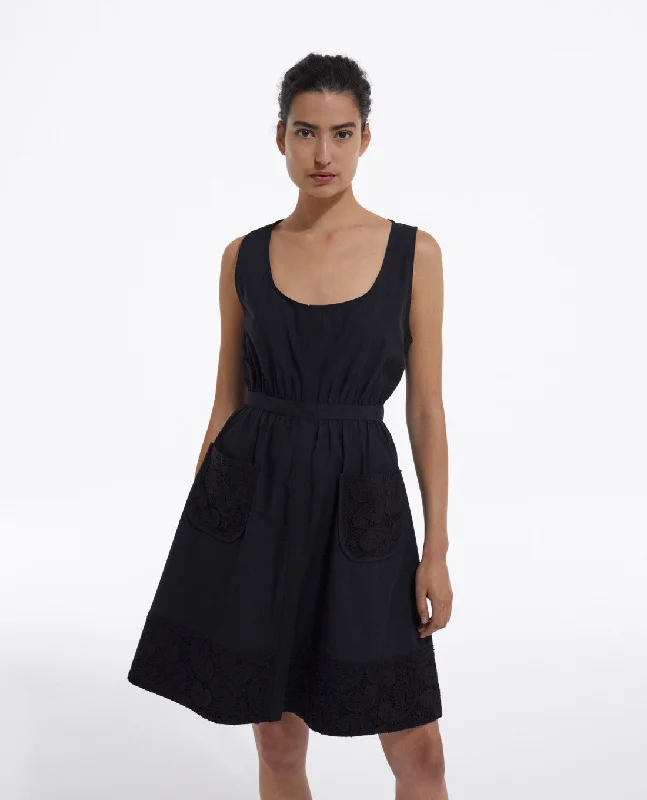 Sleeveless Short Black Dress With Pockets